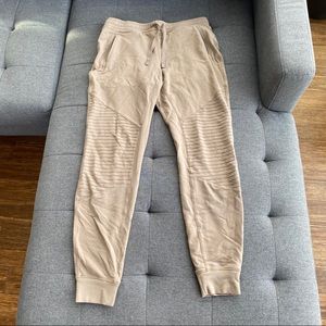 Alo Yoga Lounge Moto Jogger Gravel Tan